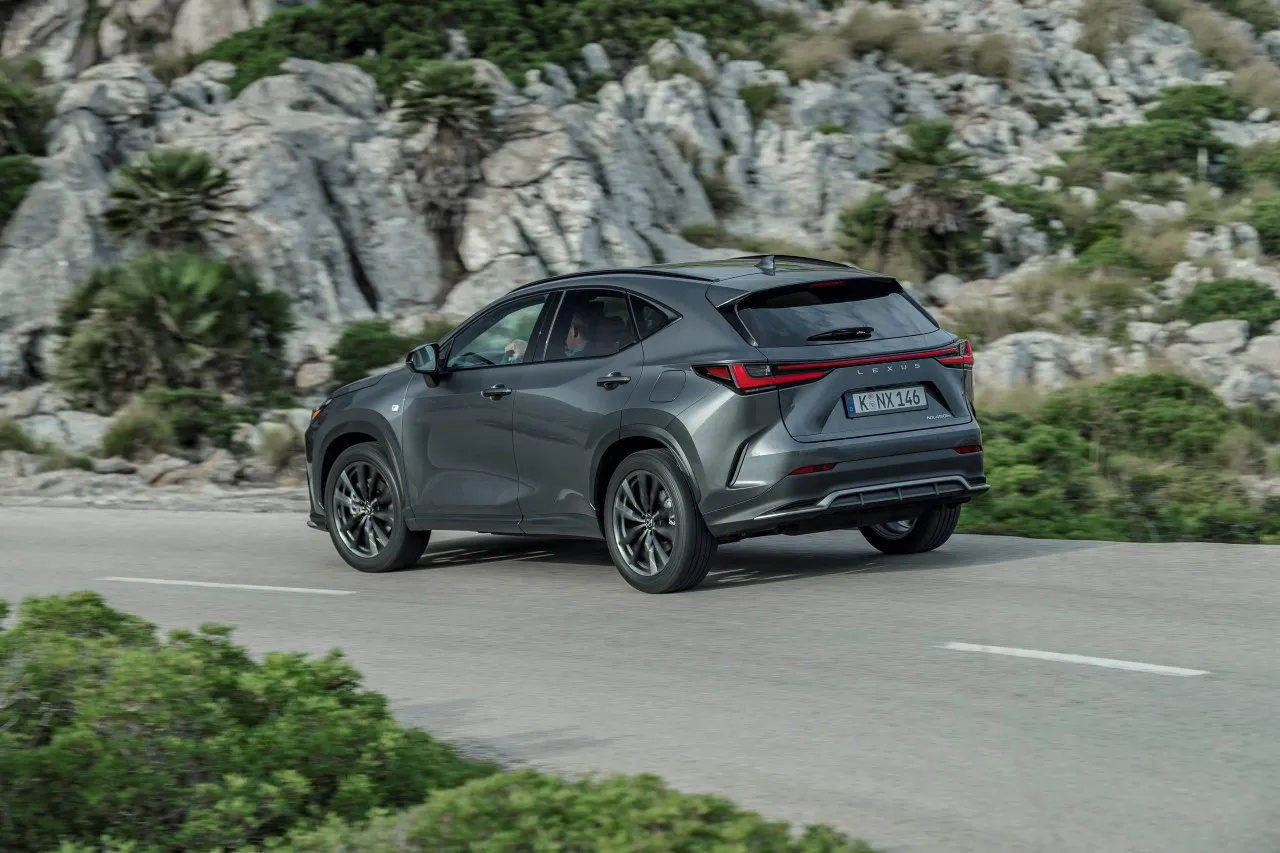 lexus-nx-450h-japonska-hybryda-ale-plugin-37287016.jpg