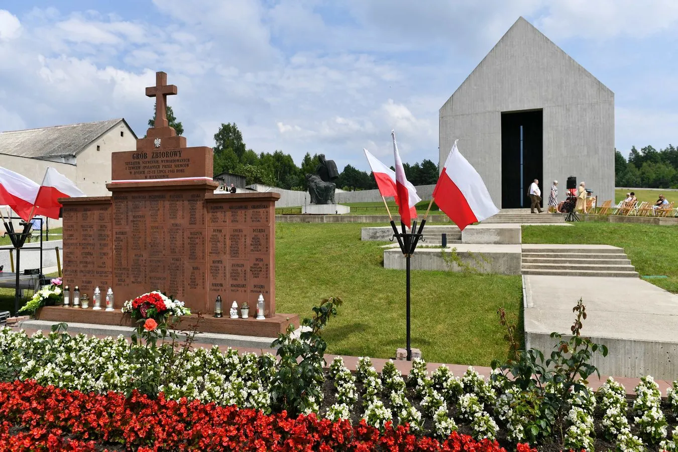 "Popijawa" w miejscu pamięci. Wśród imprezowiczów radny PiS