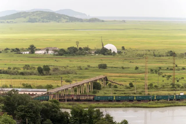 CSIS: "Bezprecedensowe wzmożenie" na granicy Korei Północnej i Rosji. Transporty ruszyły...