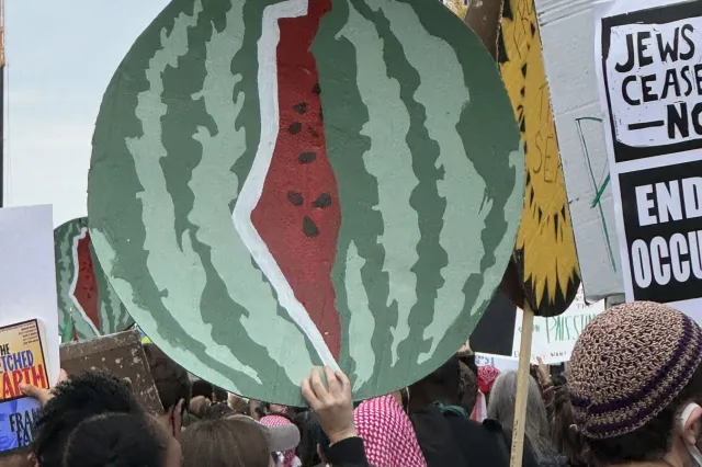 Co wspólnego ma arbuz z palestyńską flagą? Odpowiedź może zaskoczyć