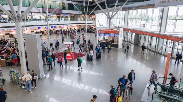 Akcja SG na lotnisku Chopina. Pakistańczyk wpadł przez pewne dokumenty