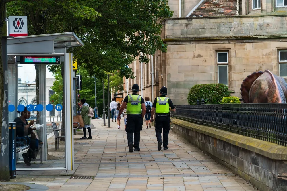 19-latek zmarł na miejscu. Dwaj 12-latkowie aresztowani pod zarzutem morderstwa