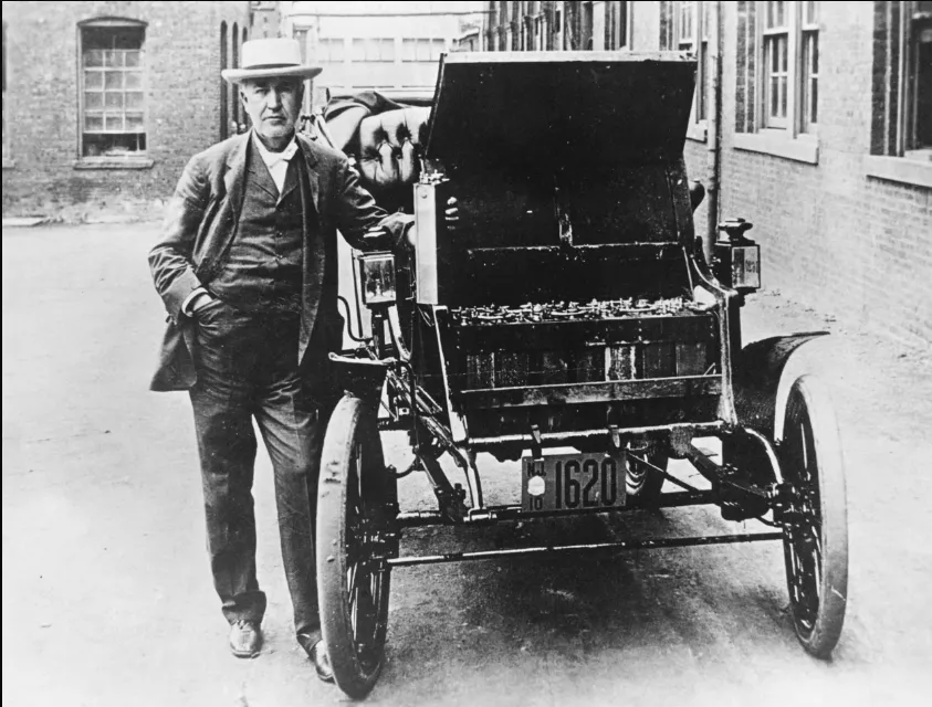 thomas-edison-i-jego-samochod-elektryczny-37984221.png