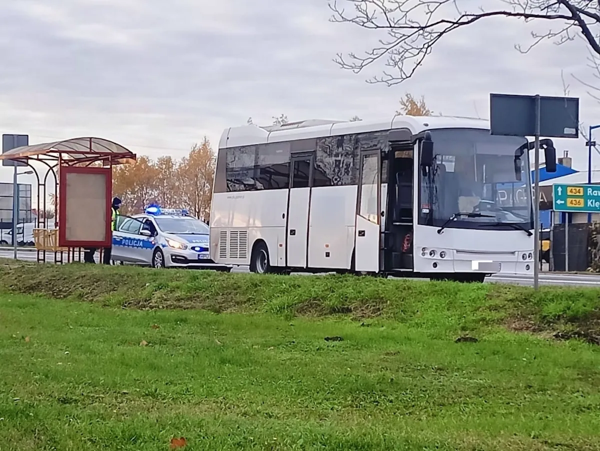 pijany-kierowca-wiozl-mlodziez-autobusem-37986904.jpeg