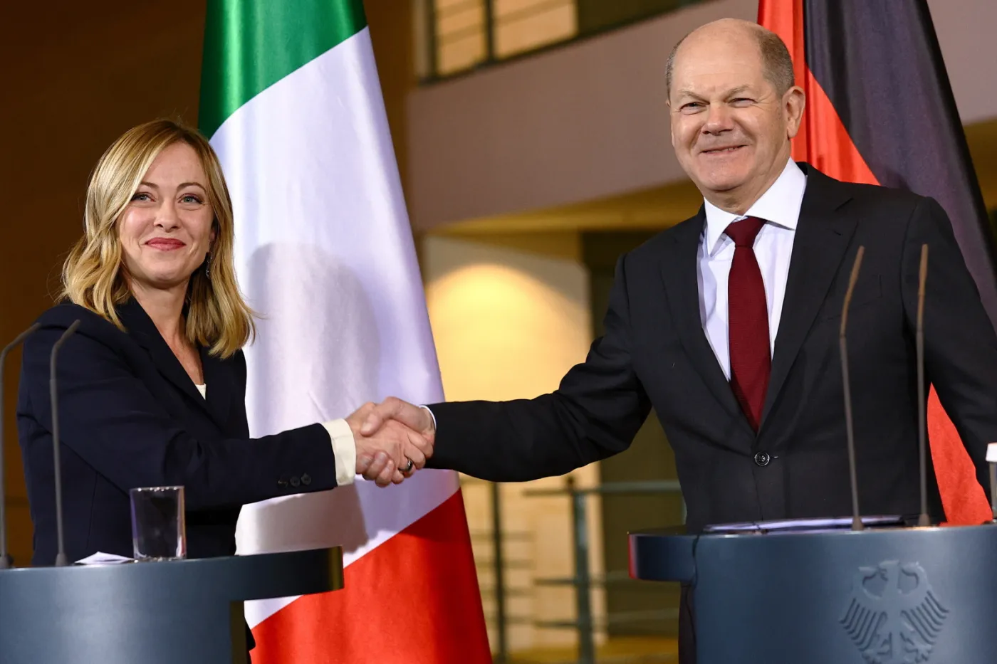 Kanclerz Niemiec Olaf Scholz i premier Włoch Giorgia Meloni