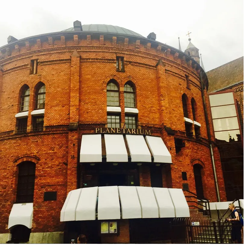 planetarium-w-toruniu-fotpablittosinstagram-37994916.png