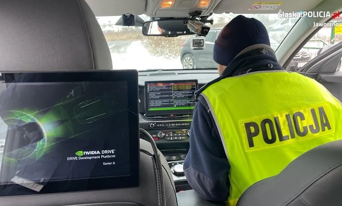 Samochód bez kierowcy wyjechał na drogi. Testy w Jaworznie pod okiem policji