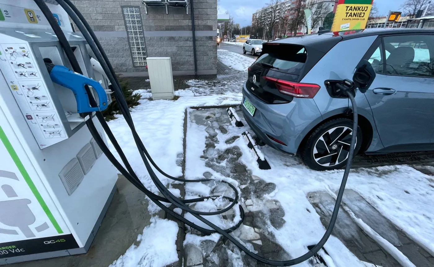 Samochody elektryczne zimą tracą zasięg. Niektóre modele nawet o 30 proc.