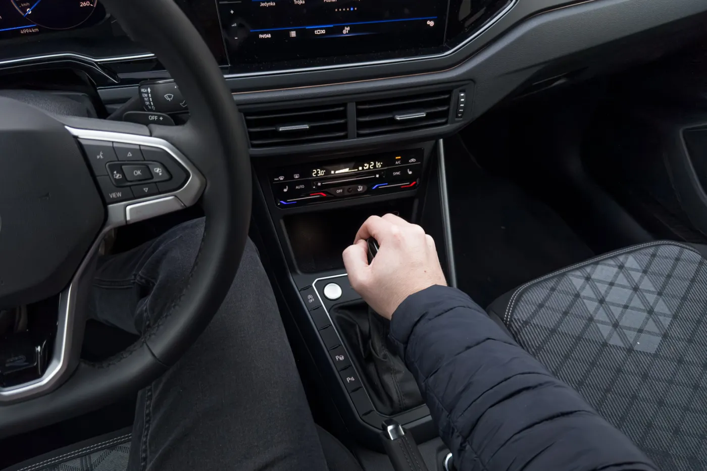 Częsty nawyk może słono kosztować. Robisz tak? Odkładaj pieniądze na naprawę