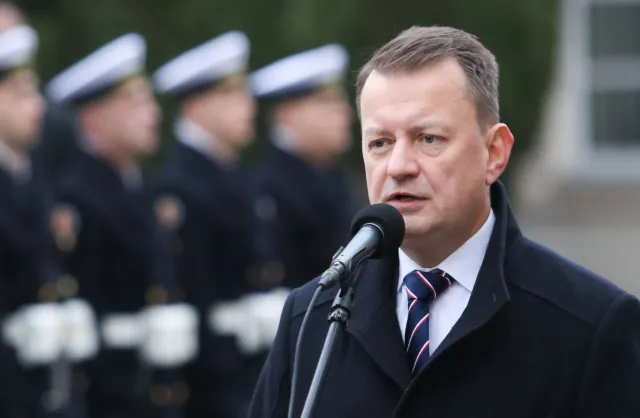 Błaszczak uderza w nowego szefa MON. "Każda decyzja będzie parafowana przez politruka z PO?"