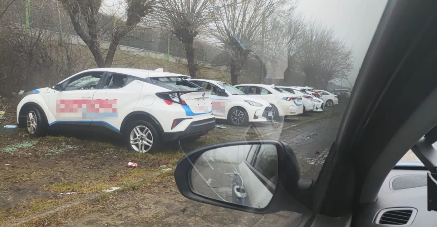 Wziął kij bejsbolowy i zniszczył 11 aut. Pijany 40-latek zatrzymany