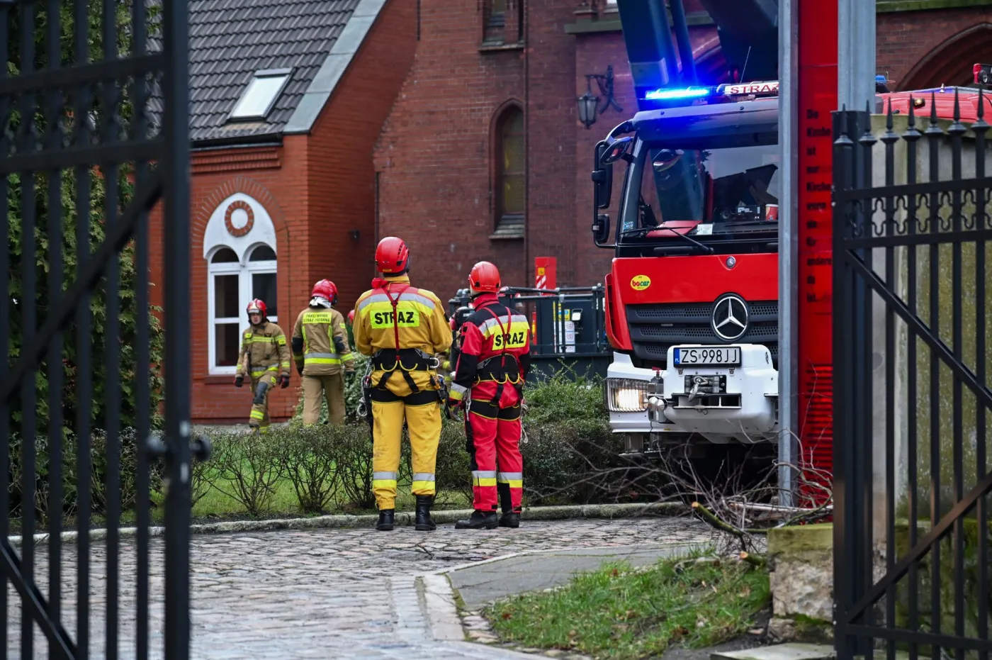 Zerwanie poszycia dachu