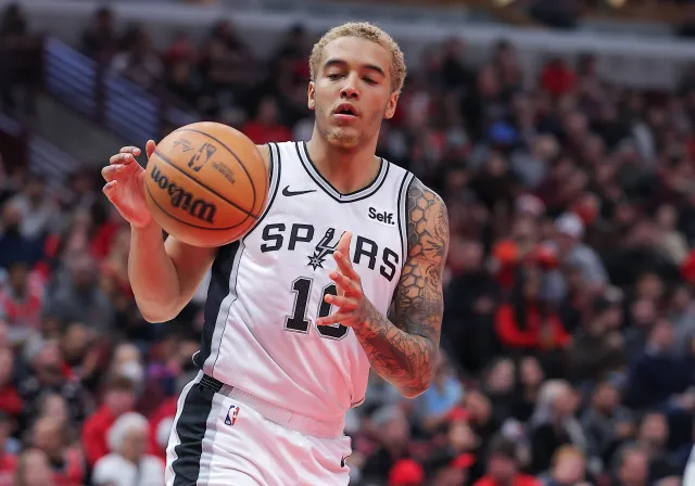 Liga NBA. Efektowne akcje Sochana. 34. porażka San Antoni Spurs [WIDEO]