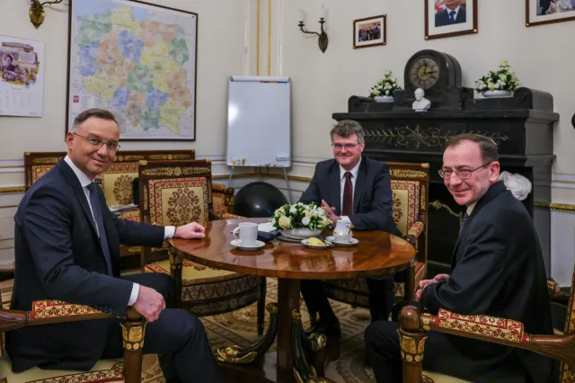 Kamiński i Wąsik przyklejeni do Dudy. Prezydent strzela sobie w stopę [OPINIA]