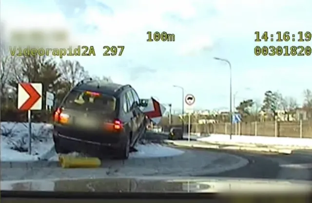 Pijany kierowca BMW. Skok przez rondo się nie udał [WIDEO]