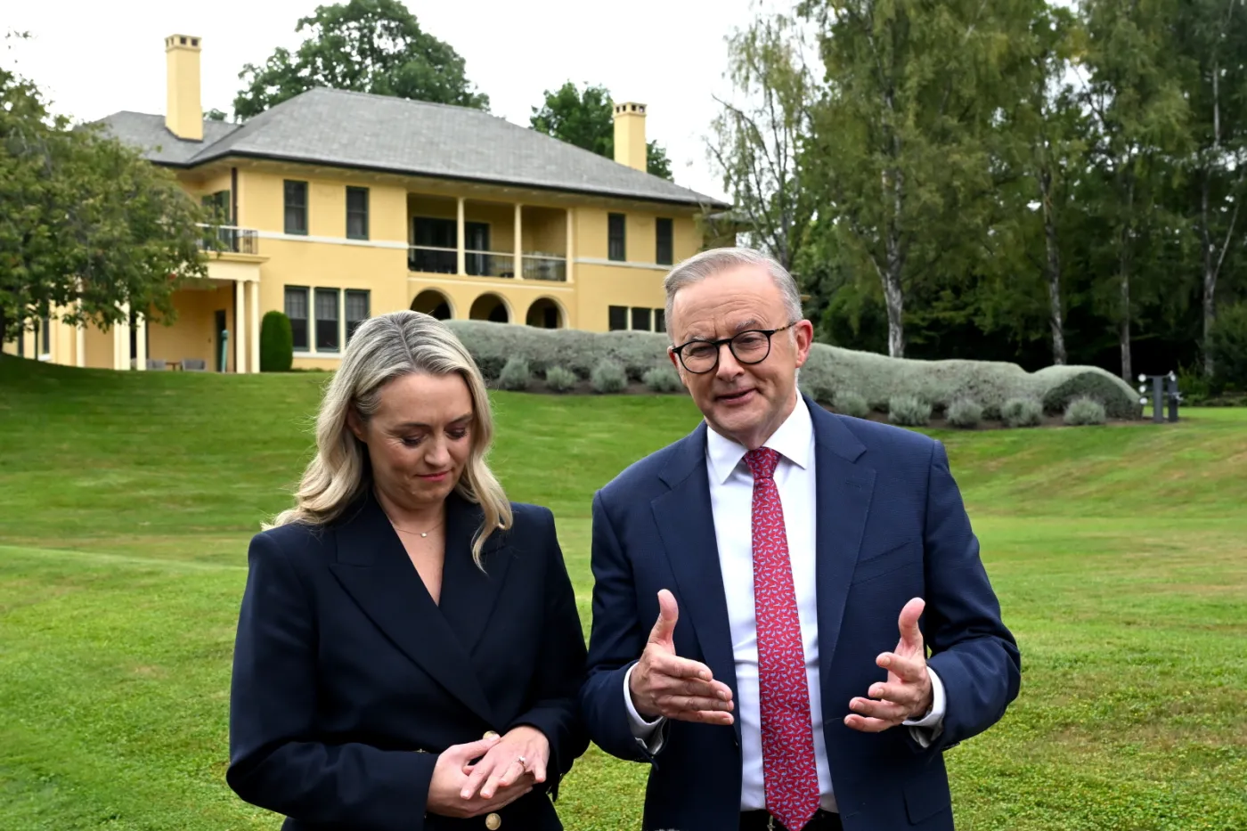 Premier Australii zaręczył się w Walentynki. Kim jest narzeczona?