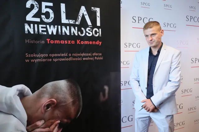 Zaręczyny w błysku fleszy, współpraca z braćmi Collins. Tak wyglądało życie Tomasza Komendy po wyjściu na wolność