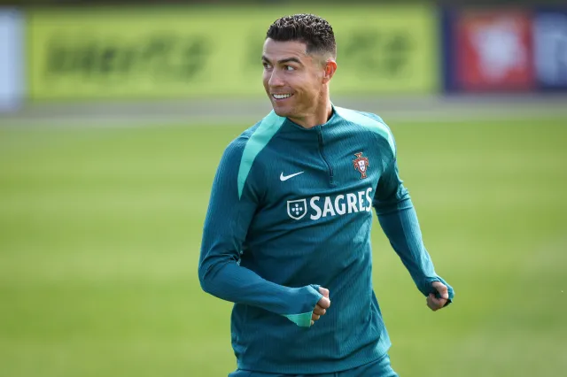 Cristiano Ronaldo przyłapany za kierownicą Ferrari wartego prawie 9 milionów zł