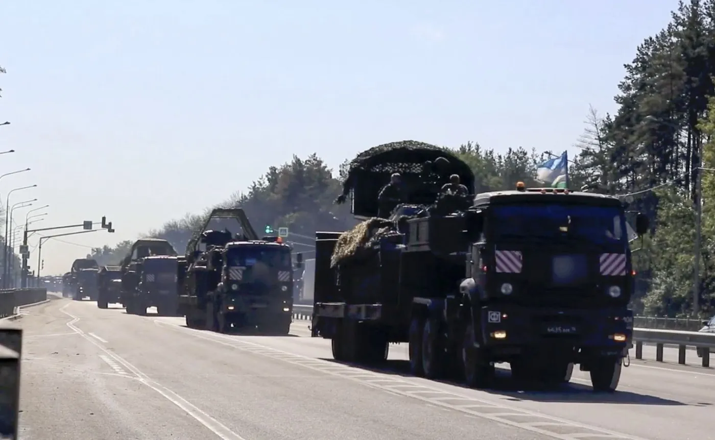 Rosja rozmieszcza sprzęt wojskowy w Kursku