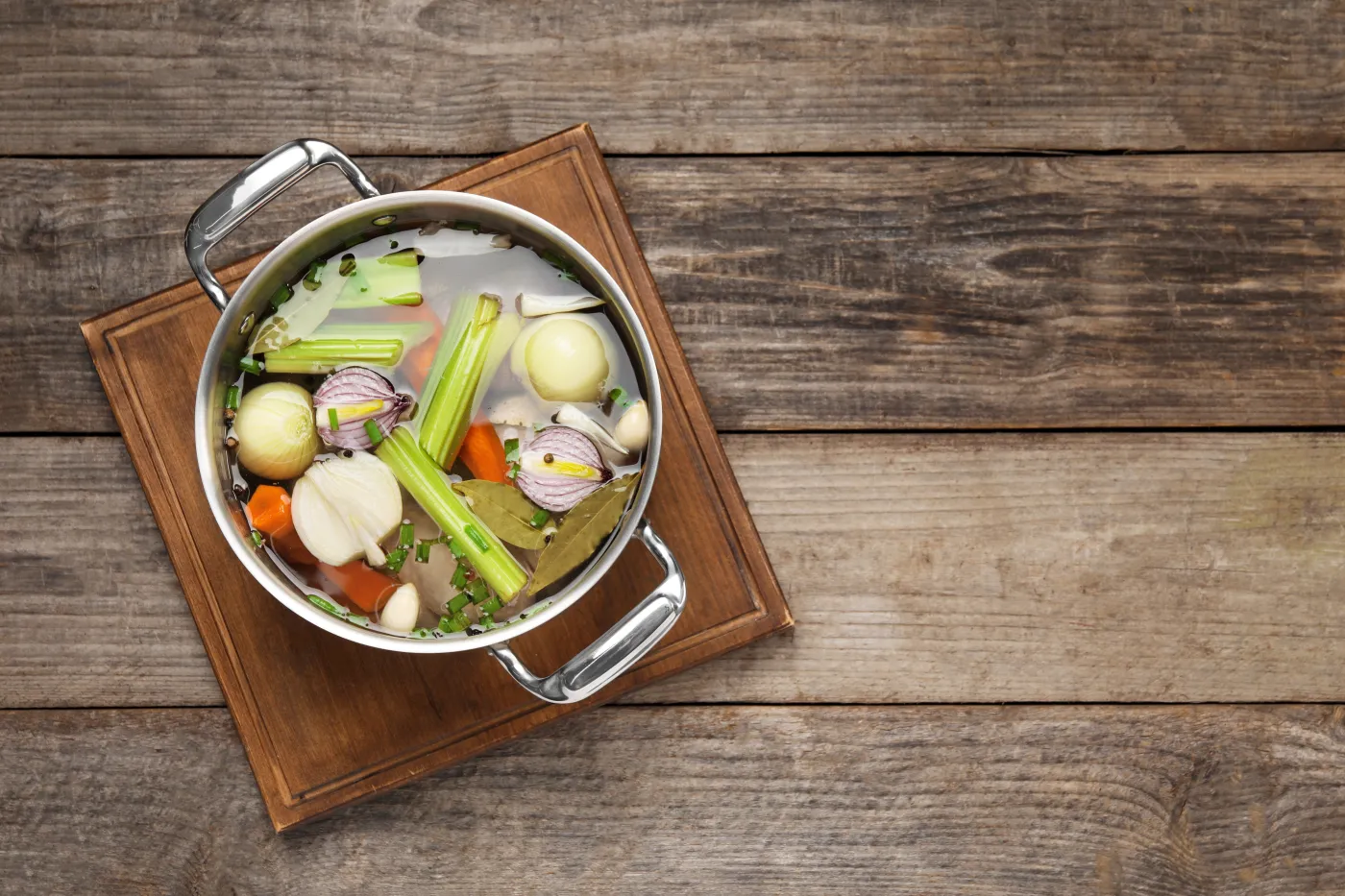Different,Ingredients,For,Cooking,Tasty,Bouillon,In,Pot,On,Wooden