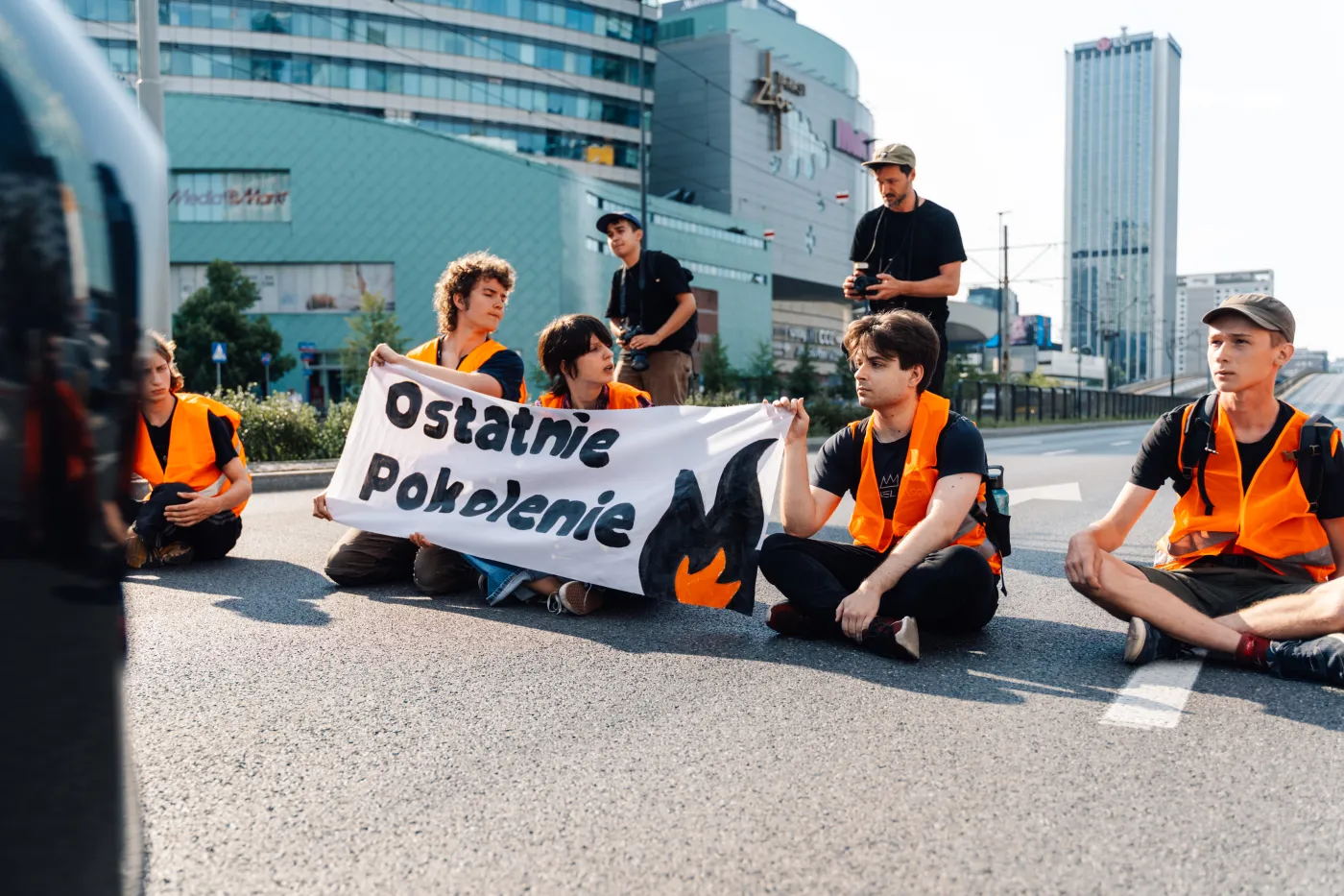 ostatnie-pokolenie-protestuje-w-warszawie-38279429.jpg