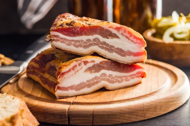 Bardzo groźna bakteria wykryta w mięsie. GIS ostrzega przed zakupem i spożyciem!