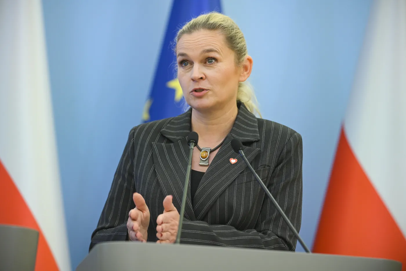 Zakaz smartfonów w szkołach? Ministra Barbara Nowacka zabrała głos