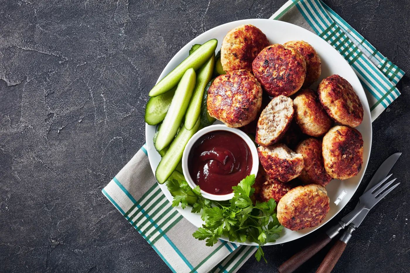 Overhead,View,Of,Polish,Meat,Patties,,Kotlety,Mielone,,Served,With