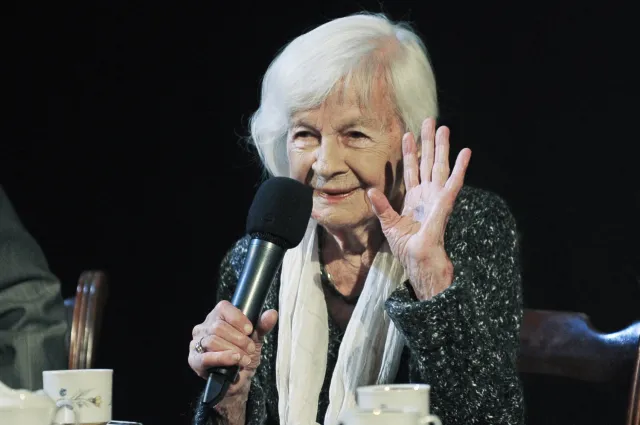 Wspaniała aktorka, amantka, wielka gwiazda PRL.  Kochał się w niej premier Cyrankiewicz