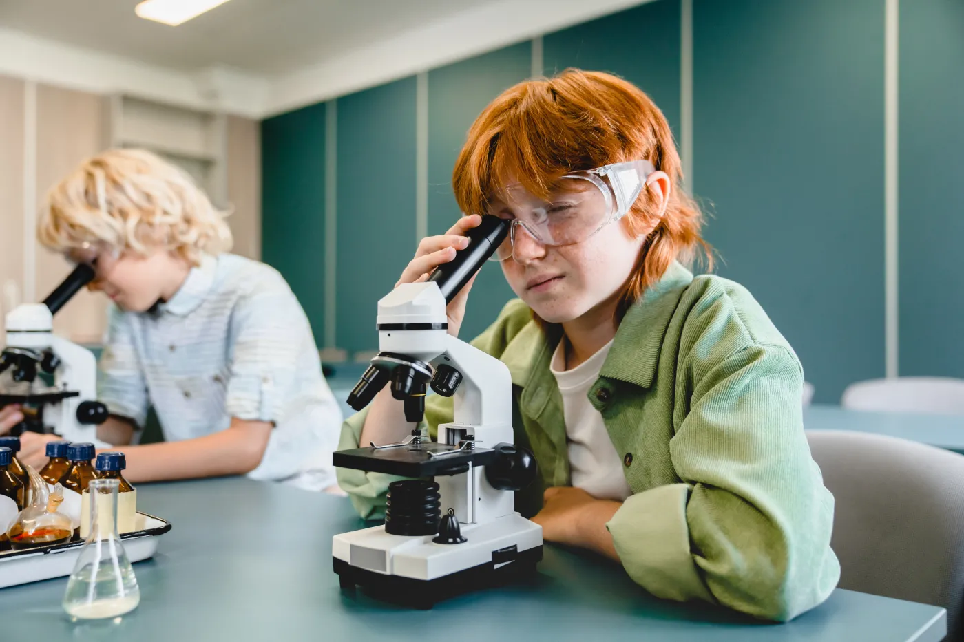 Zmiany w edukacji. Więcej godzin biologii, chemii i fizyki w szkołach [Nowa propozycja]