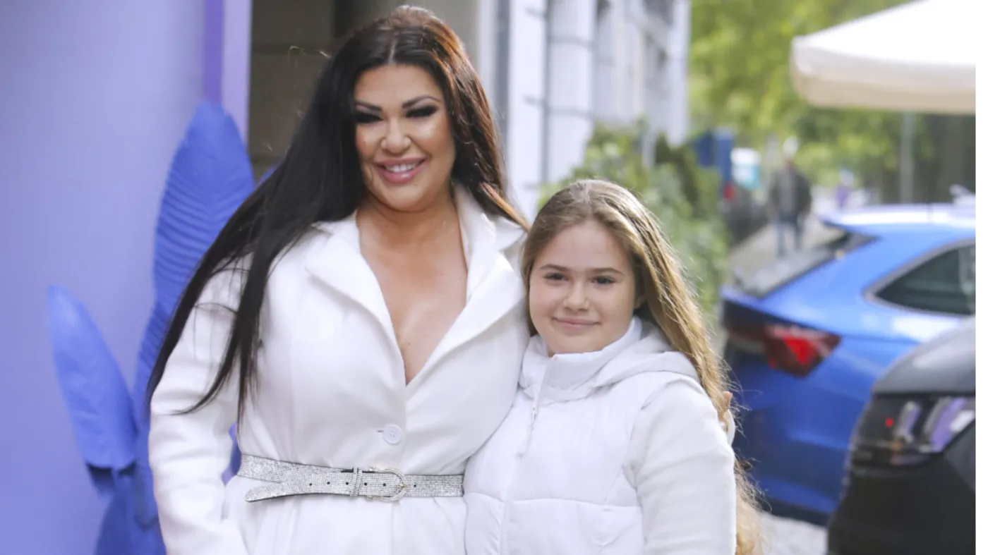 Iwona Węgrowska chwali się komunijnymi kreacjami córki. Jest "na bogato" [FOTO]