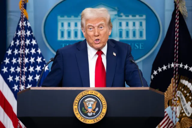 Wojna handlowa eskaluje. Trump podwaja cła