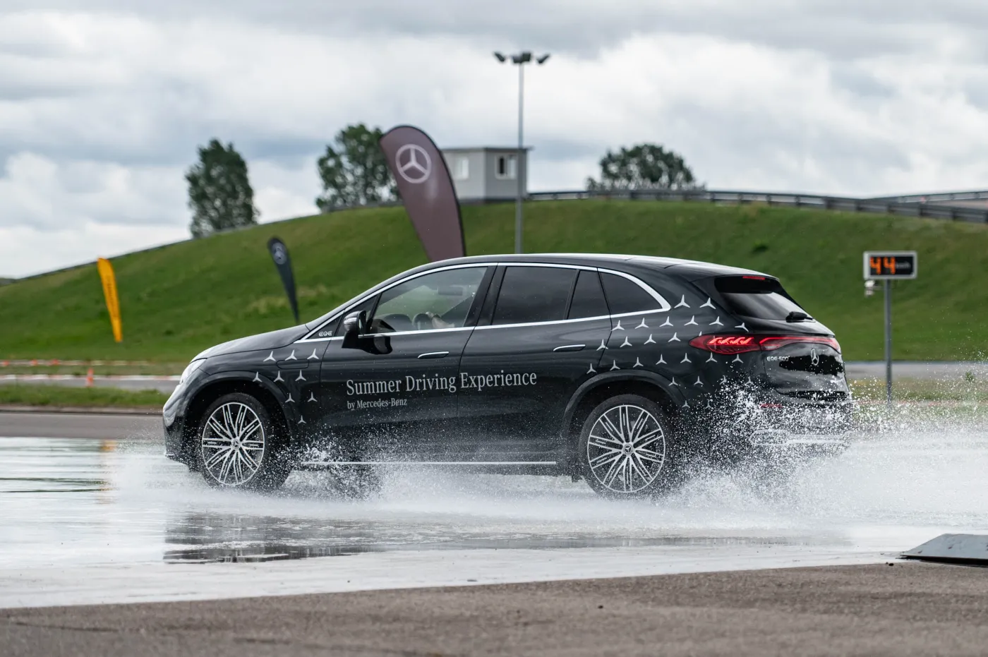 summer-driving-experience-by-mercedesbenz-38545171.jpg