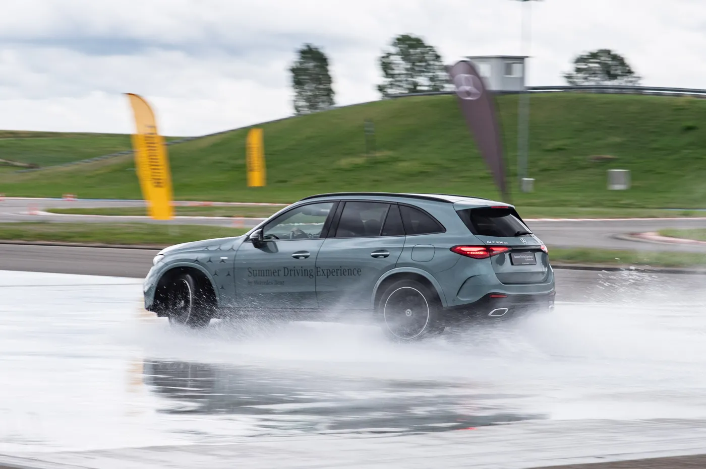 summer-driving-experience-by-mercedesbenz-38545172.jpg
