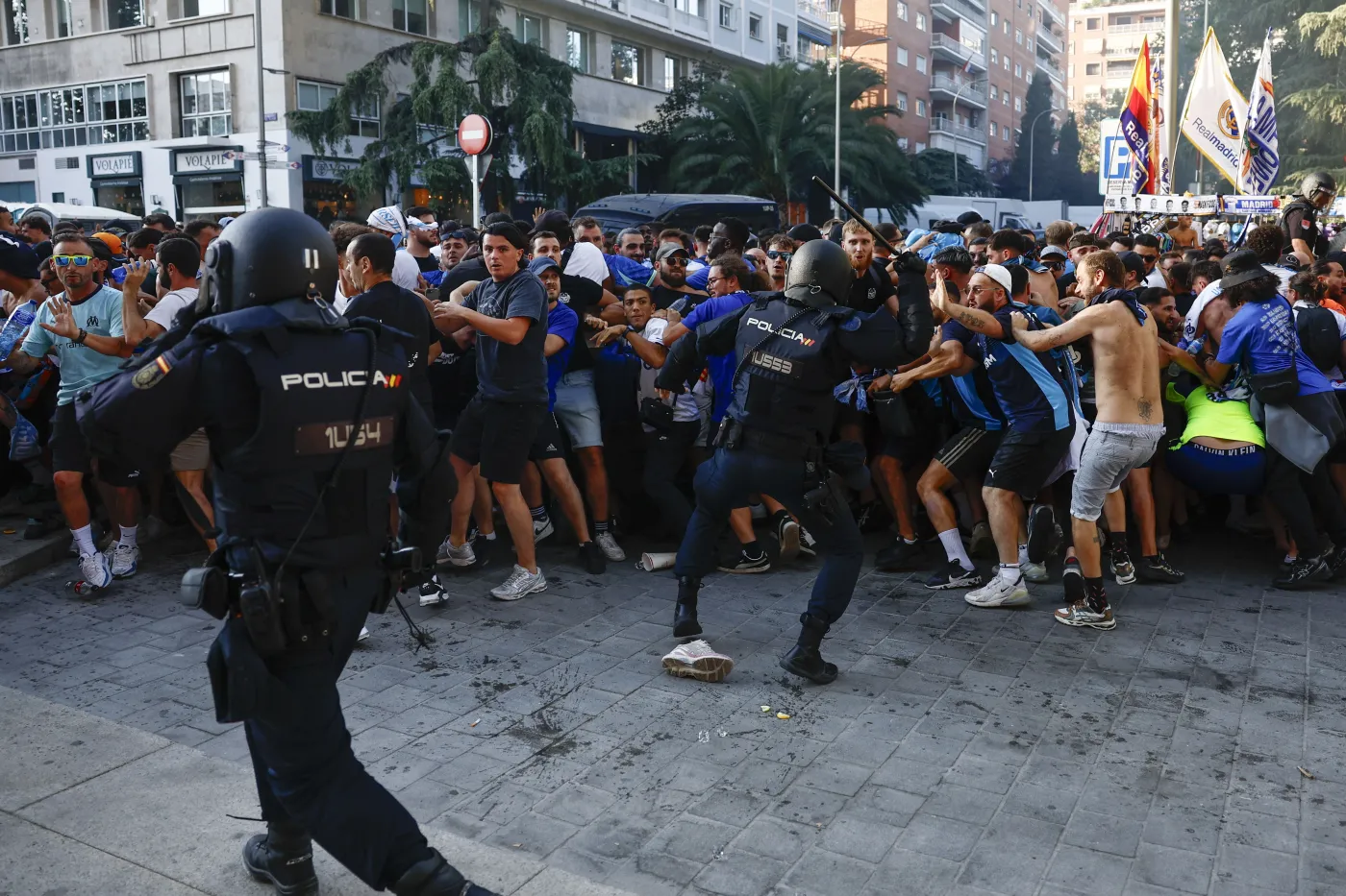 Dantejskie sceny w Madrycie. Brutalne starcia policji z kibicami Olympique Marsylia
