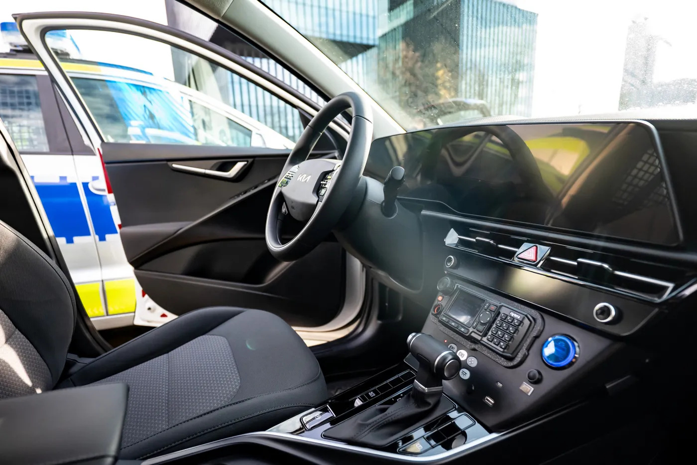 kia-niro-nowe-radiowozy-w-slaskiej-policji-38955008.jpg