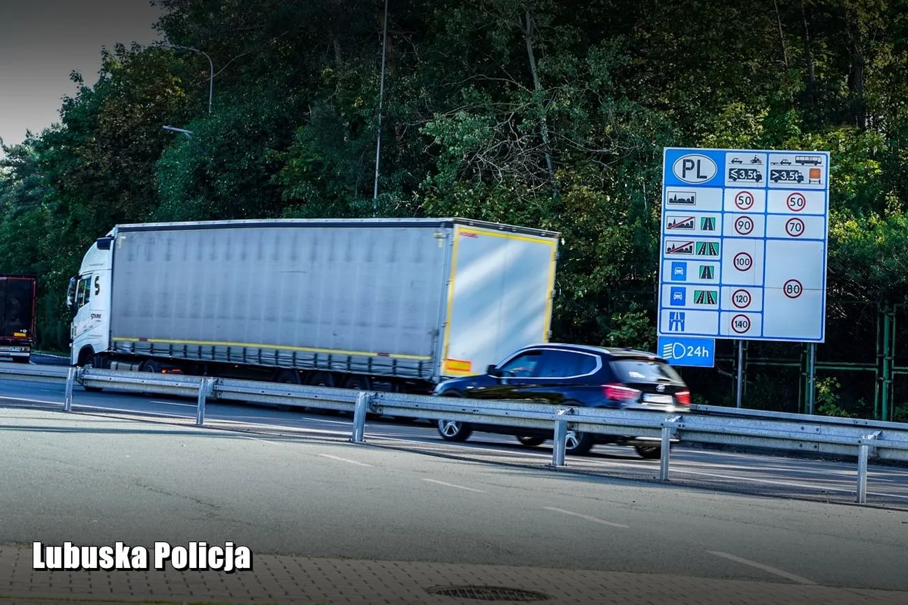 policja-zakaz-wyprzedzania-dla-ciezarowek-38518012.jpg