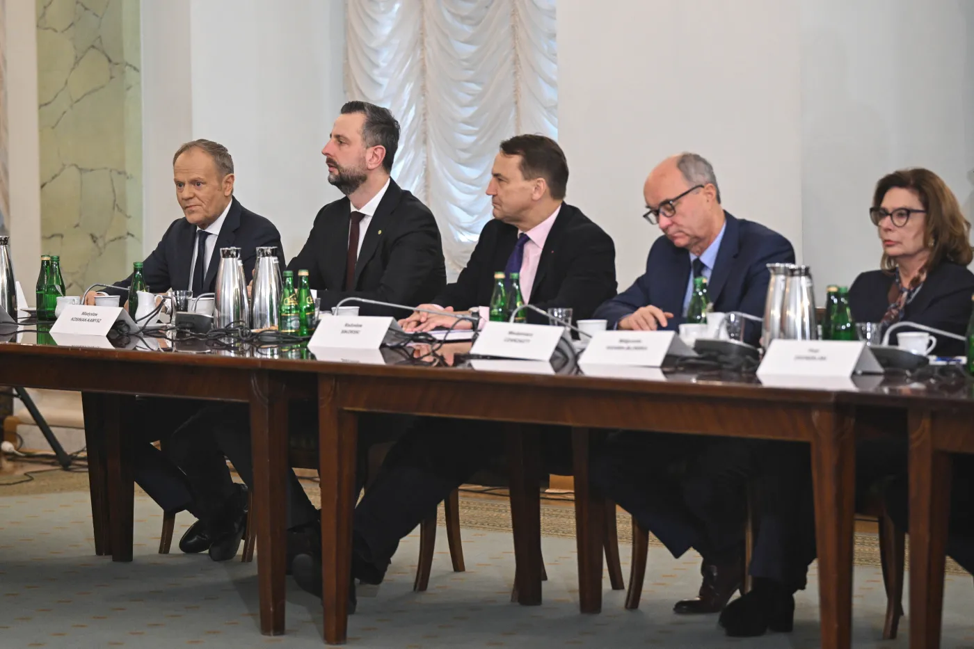 Premier Tusk wyszedł z posiedzenia RBN przed zakończeniem. Oto powód tego ruchu