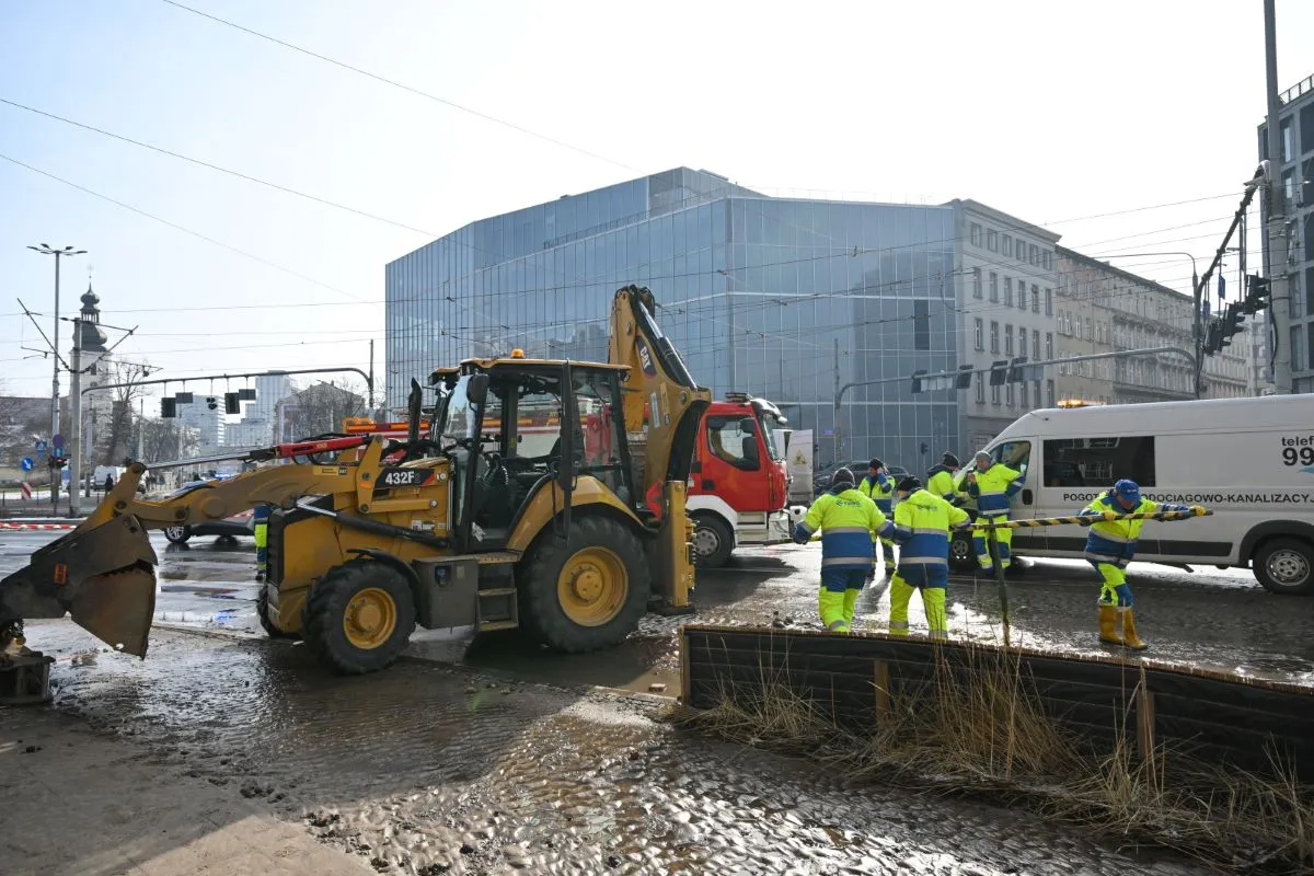 Wielka awaria we Wrocławiu. Centrum pod wodą, kłopoty z kranami w całym mieście
