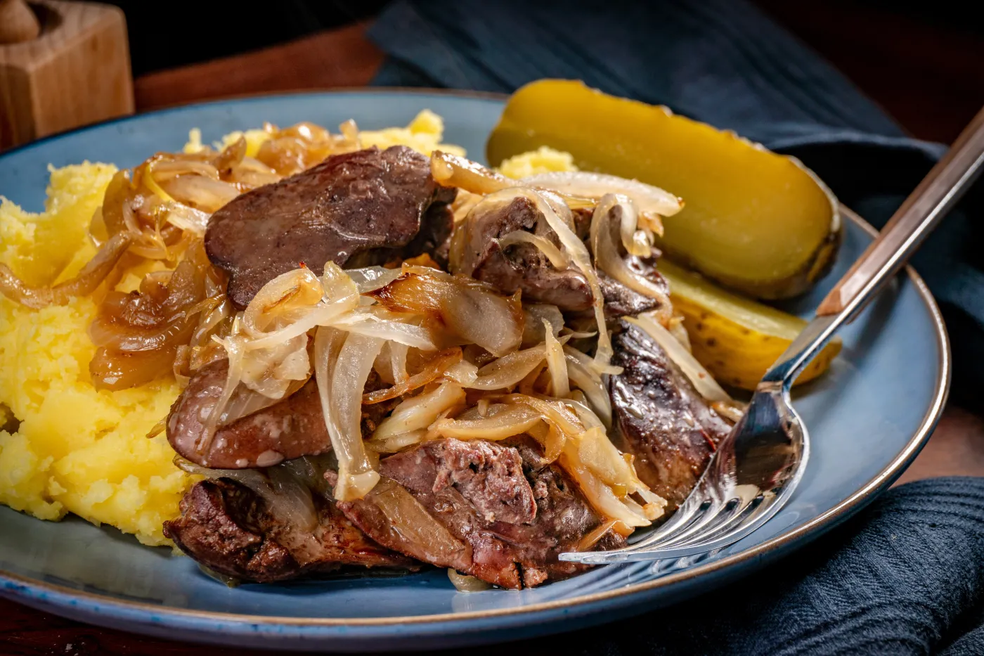 Pyszny obiad na wtorek. Podajemy przepis, Ty gotujesz. Mięciutka wątróbka z cebulką