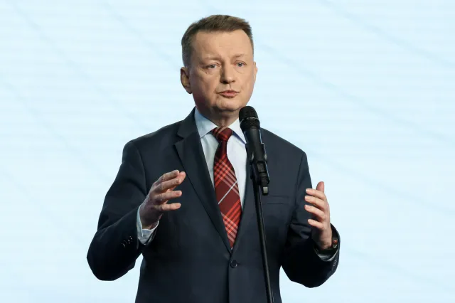 Błaszczak krytykuje Sikorskiego. "Decyzje o naszej przyszłości będą podejmować w Berlinie"