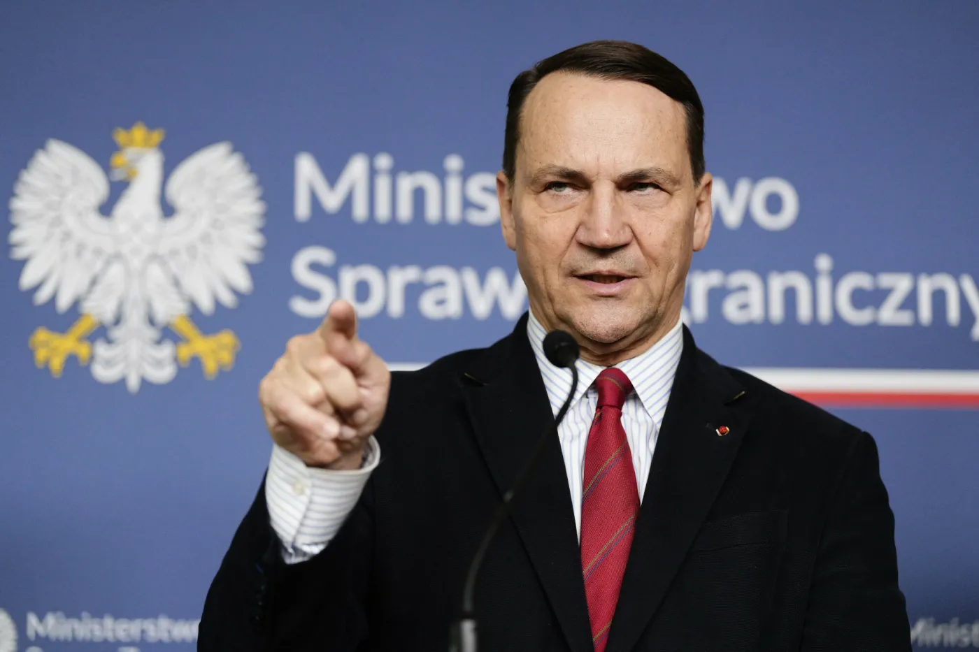 Mocny wpis Radosława Sikorskiego. Kogo nie chce ewakuować z Bliskiego Wschodu?