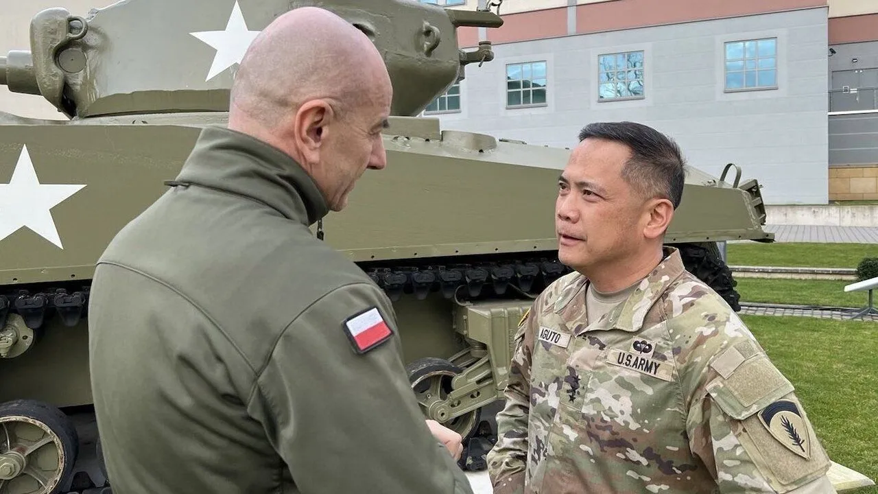 Gen. Antonio Aguto z byłym szefem Sztabu Generalnego WP gen. Rajmundem Andrzejczakiem