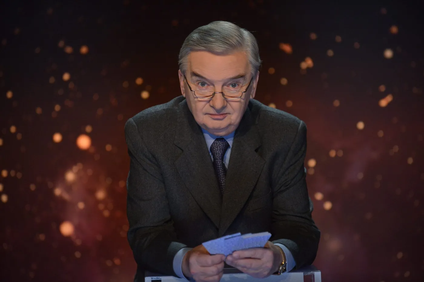 12 pytań z teleturnieju "1 z 10". Trafisz 12/12? Tadeusz Sznuk byłby z ciebie dumny [QUIZ]