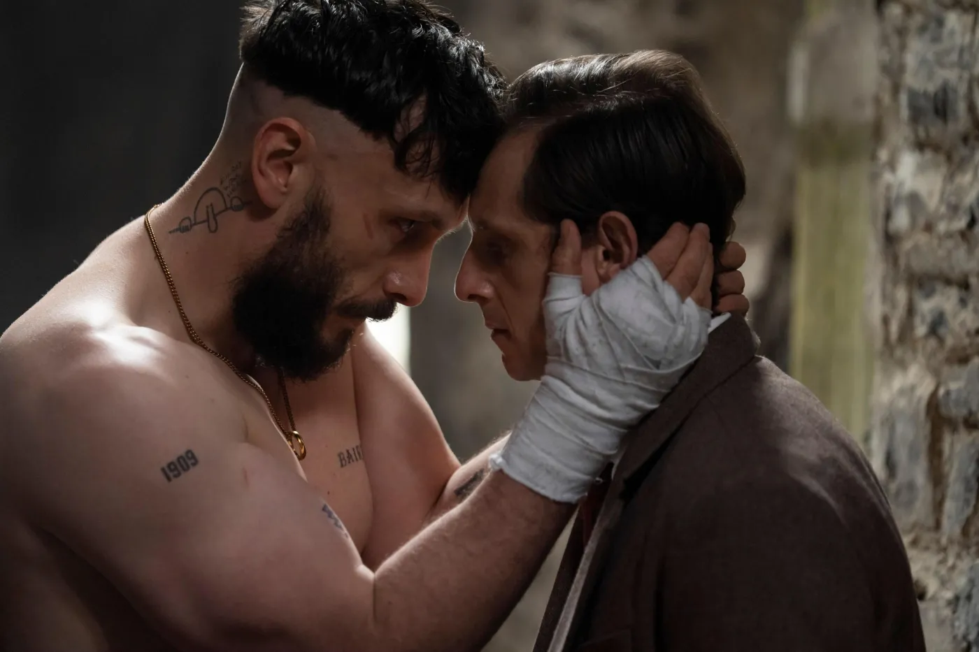 Richard Gadd i Jamie Bell w serialu "Półbrat"