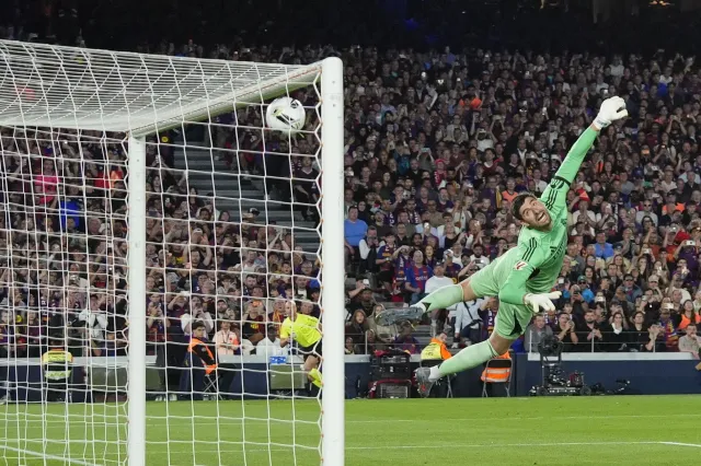 El Clasico dla Barcelony. Drużyna Lewandowskiego i Szczęsnego przypieczętowała tytuł