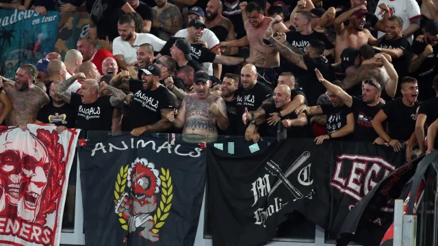 Skandaliczne zachowanie kibiców na meczu Ligi Europy. Faszystowskie gesty na trybunach