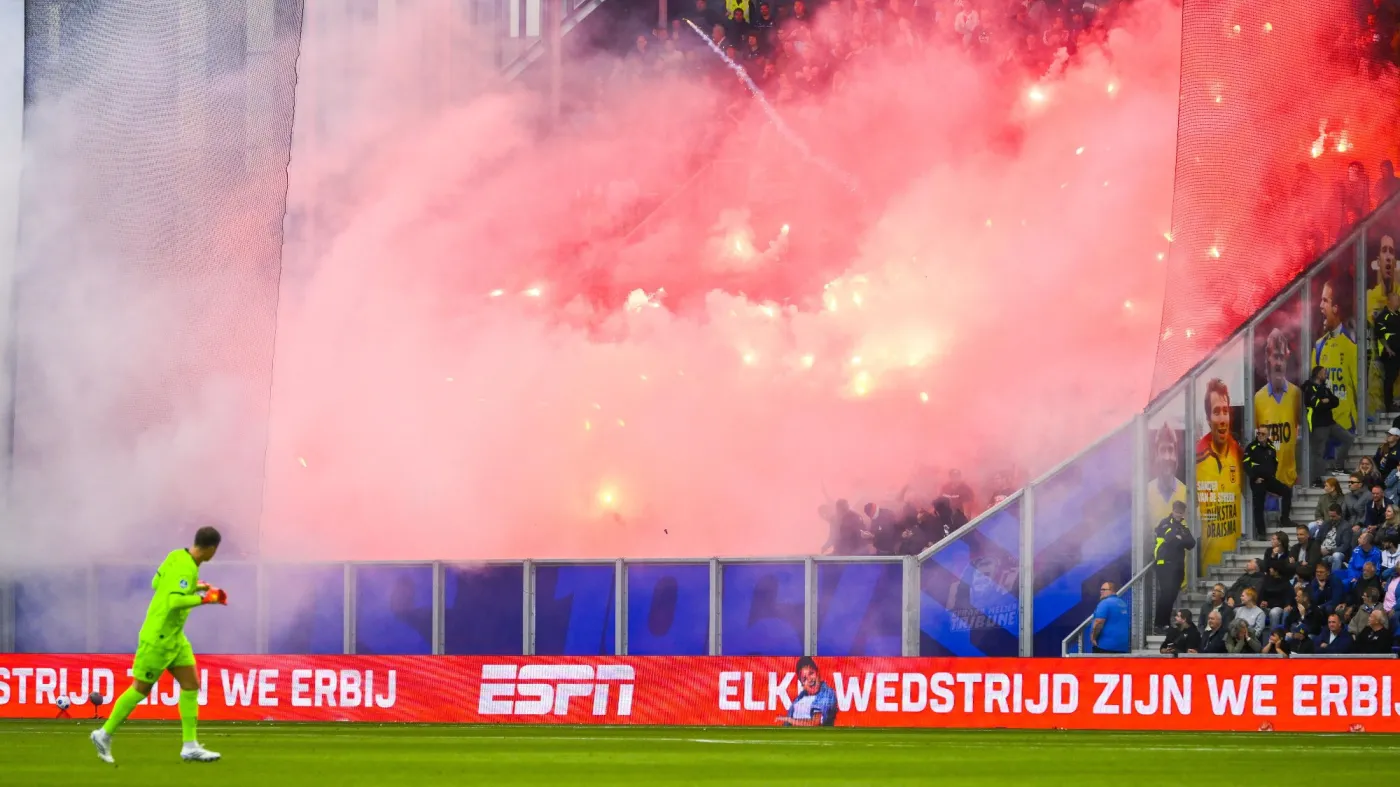 Dantejskie sceny w Holandii. Kibice doznali oparzeń, uszkodzeń słuchu i obrażeń oczu