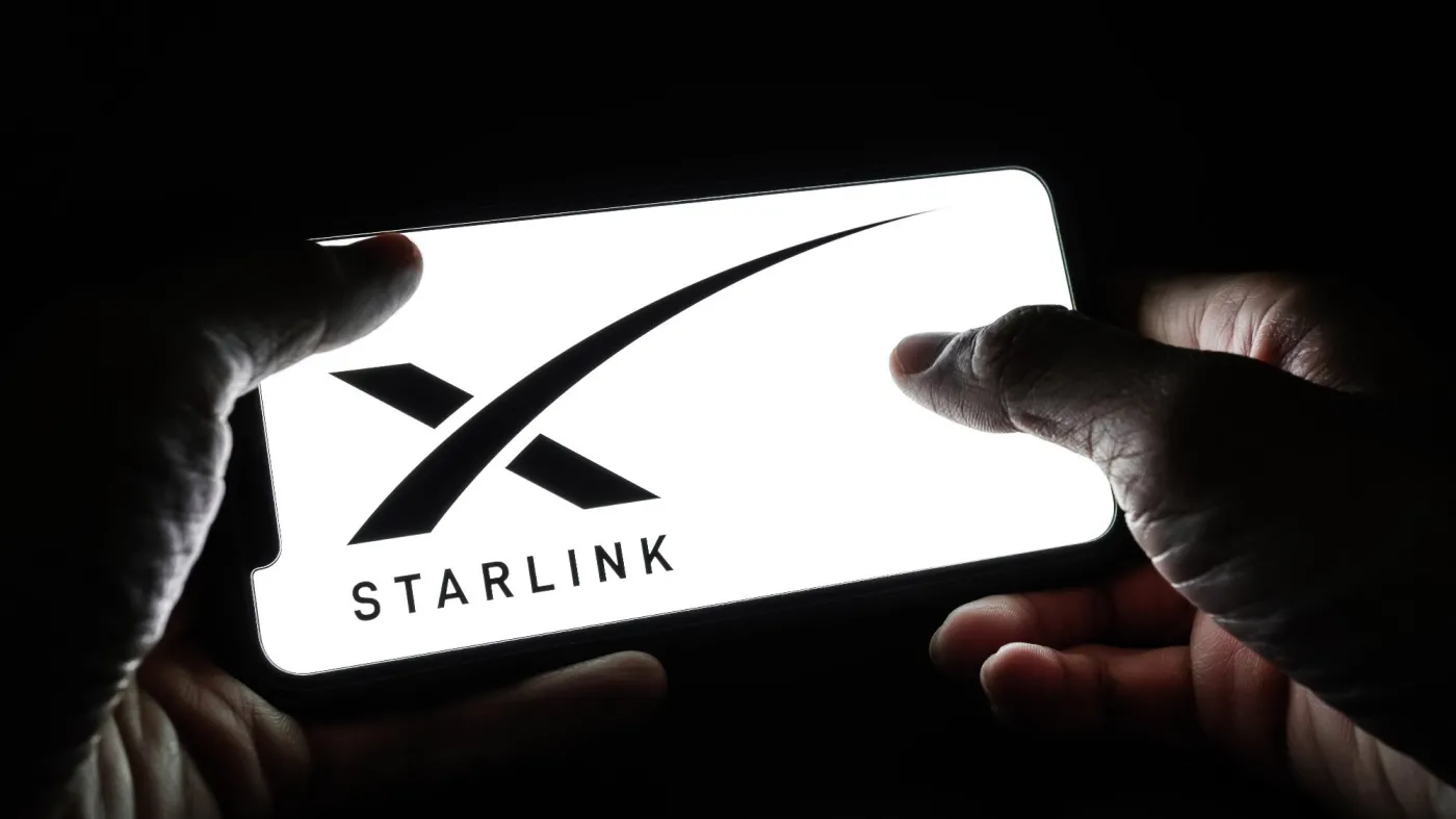 Pożar stacji bazowej Starlinków w Woli Krobowskiej. Według strażaków to podpalenie