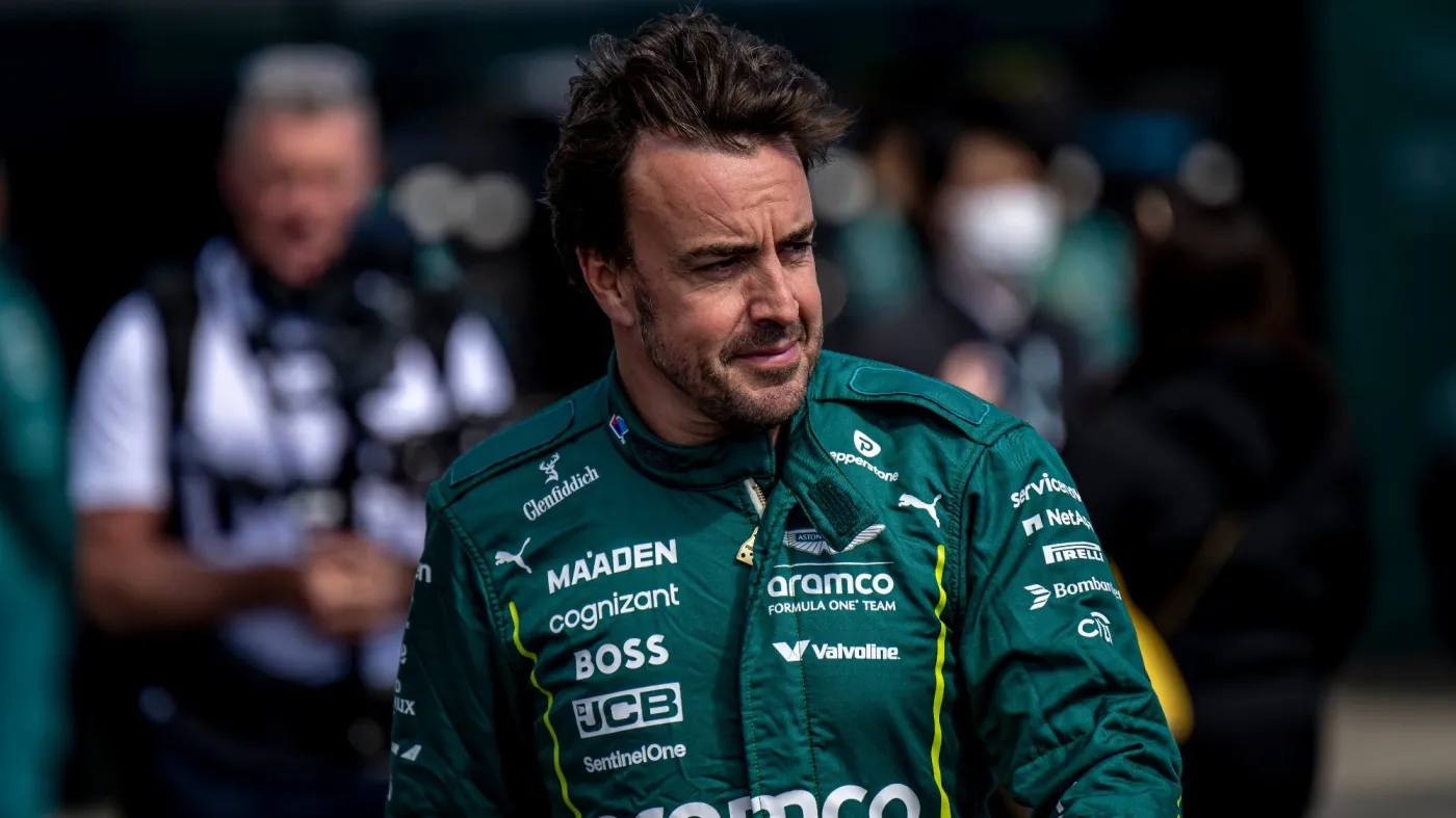 Fernando Alonso zostaje w Aston Martinie. Hiszpan przedłużył kontrakt na sezon 2027